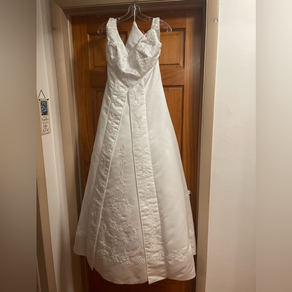 Size 12 Ivory Halter A-line Wedding Dress